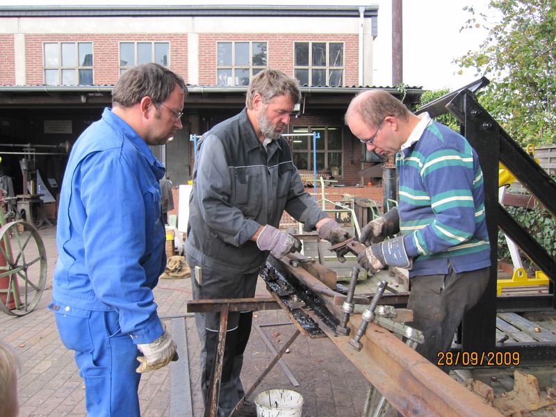 2009-09-28, Museumsbahn Weichenbau016.JPG